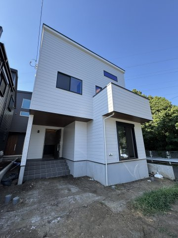 吹抜け×ロフト×板張り天井」光とデザインの家の外観