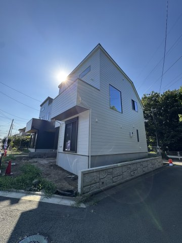吹抜け×ロフト×板張り天井」光とデザインの家のその他