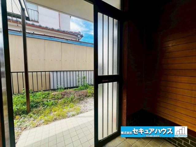 【今すぐご案内可能】豊明市三崎町中ノ坪　戸建の玄関|【玄関】
◆光が差し込み明るいです。気分も晴れやかになりますね。