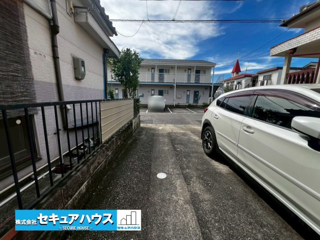 【今すぐご案内可能】豊明市三崎町中ノ坪　戸建の駐車場|事前予約にて現地ご見学いただけます！お気軽にお問い合わせください♪
■株式会社　セキュアハウス■
住宅ローンに強く、知識、経験豊富なスタッフ在籍
お客様に寄り添い、ご成約後もサポート致します。