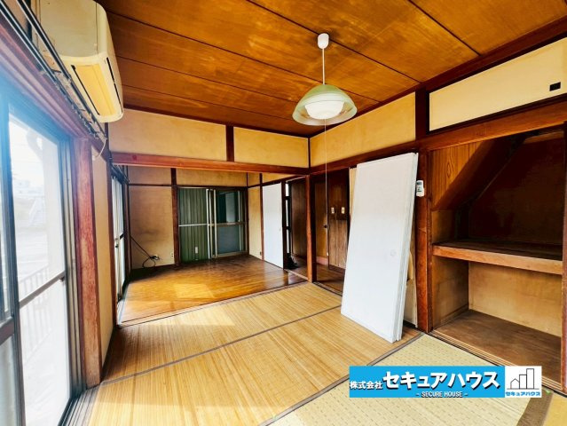 【今すぐご案内可能】豊明市三崎町中ノ坪　戸建の和室|広々とした居住空間は日々の暮らしを彩り、心のやすらぎと満足感を与えてくれます。通風と採光を考慮した設計は子供たちはのびのび育ち、家族でくつろぎと団らんを生み出します。