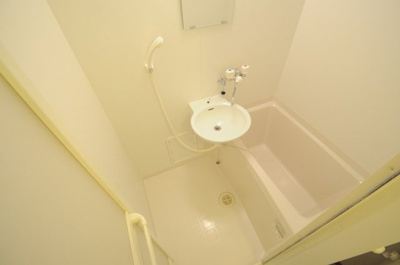 【浴室】 | レオパレス東今里 | お風呂と洗面所がセットになっているタイプのお部屋です！