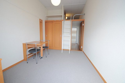 【居間・リビング】 | レオパレスアイビーハウス | 2Ｆ以上は床マットタイプのお部屋です！