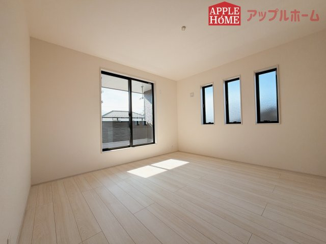 【新築戸建】行田市矢場第4 全2棟の洋室|２階居室は全室収納あり！たっぷりある収納活用でお部屋もキレイを保てます♪