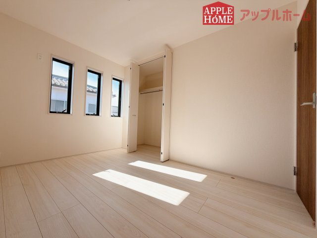 【新築戸建】行田市矢場第4 全2棟の洋室|２階居室は全室収納あり！たっぷりある収納活用でお部屋もキレイを保てます♪