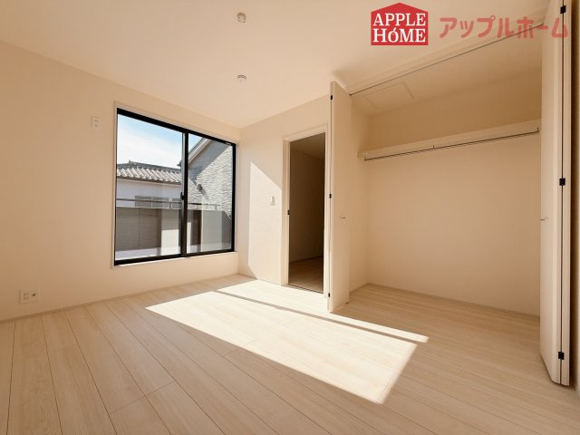 【新築戸建】行田市矢場第4 全2棟の洋室|２階居室は全室収納あり！たっぷりある収納活用でお部屋もキレイを保てます♪