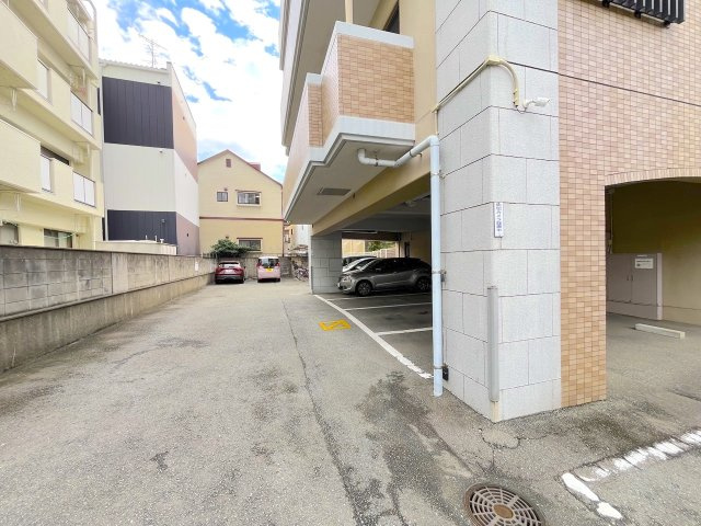 エスポワール南福岡の駐車場