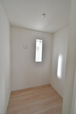 南アルプス市在家塚の新築一戸建の洋室|南洋室書斎