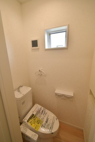 南アルプス市在家塚の新築一戸建のトイレ