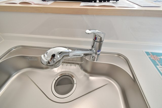 南アルプス市在家塚の新築一戸建のキッチン|浄水機能あり（オプション）