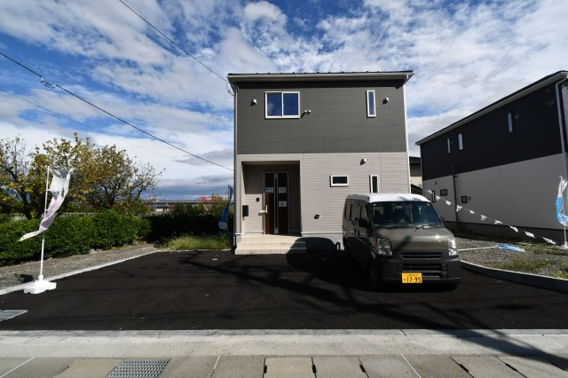 南アルプス市在家塚の新築一戸建の外観|正面外観