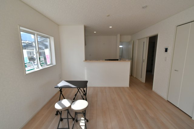 南アルプス市在家塚の新築一戸建の居間・リビング|ゆったり過ごせるリビングです