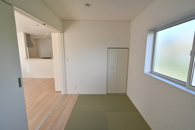 南アルプス市在家塚の新築一戸建の和室|リビング隣接の和室