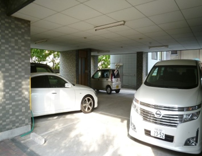 サンライズマンションの駐車場