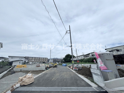 【外観】 | 裾野市佐野 7期 新築一戸建て 1号棟  | 現在建築中の外観画像です。ご内覧は同じメーカーの完成物件へご案内いたしますので、いつでもご相談ください！