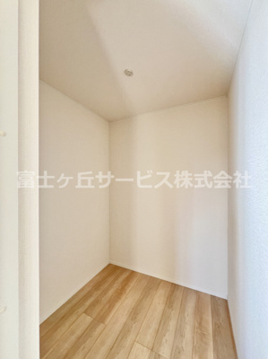 【収納】 | 裾野市佐野 7期 新築一戸建て 3号棟  | 2帖のウォークインクローゼットです