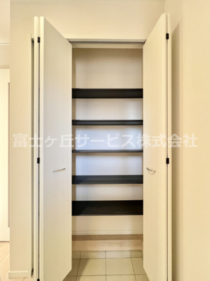 【収納】 | 裾野市佐野 7期 新築一戸建て 3号棟  | ちょっとした収納スペースも充実しています