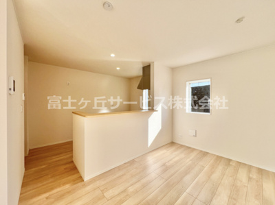 【キッチン】 | 裾野市佐野 7期 新築一戸建て 4号棟  | キッチンでお料理をお楽しみください