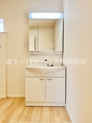 【独立洗面台】 | 裾野市佐野 7期 新築一戸建て 4号棟  | 独立洗面化粧台が付いています