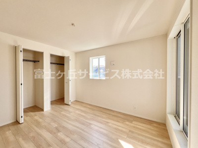 【寝室】 | 裾野市佐野 7期 新築一戸建て 4号棟  | 7帖の寝室です