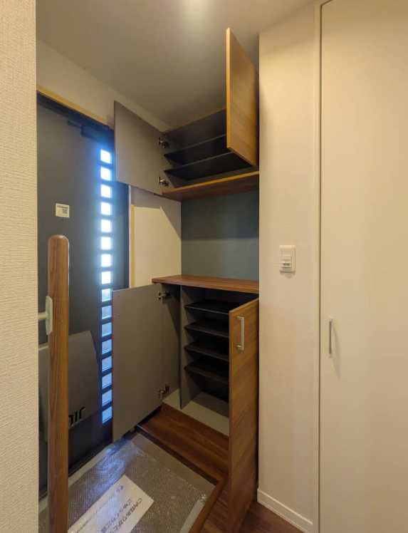 バーゴウ　フルリノベーション　シャーメゾン　駅近の玄関