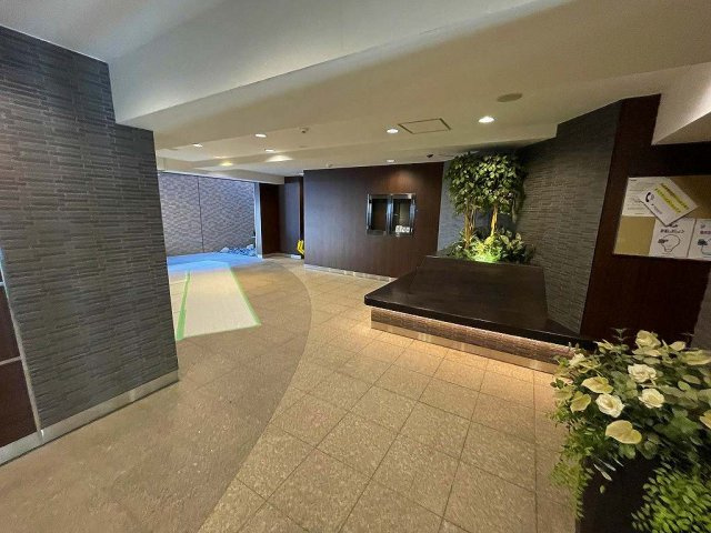 オーパスホームズ白山のエントランス