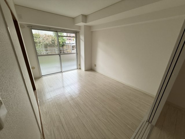 グリーンパレス千里中央B棟の居間・リビング