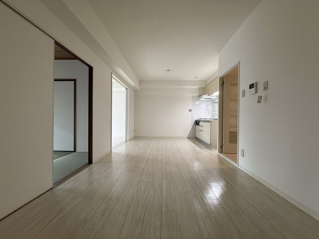 グリーンパレス千里中央B棟の居間・リビング