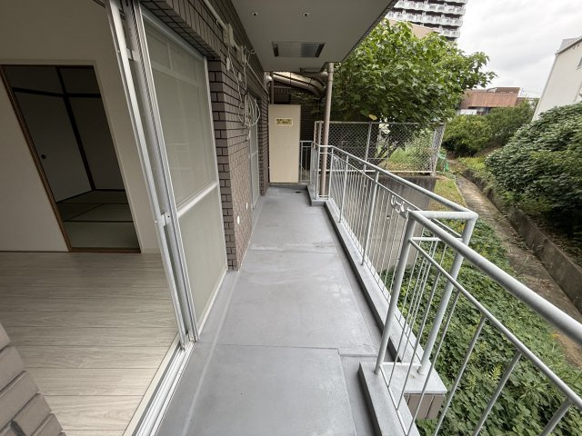グリーンパレス千里中央B棟のバルコニー