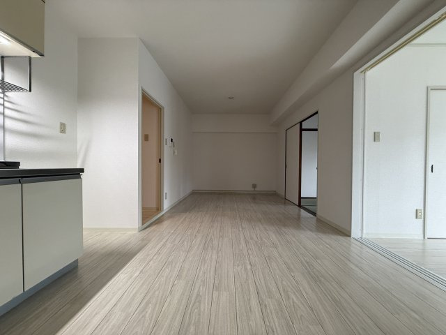 グリーンパレス千里中央B棟の居間・リビング