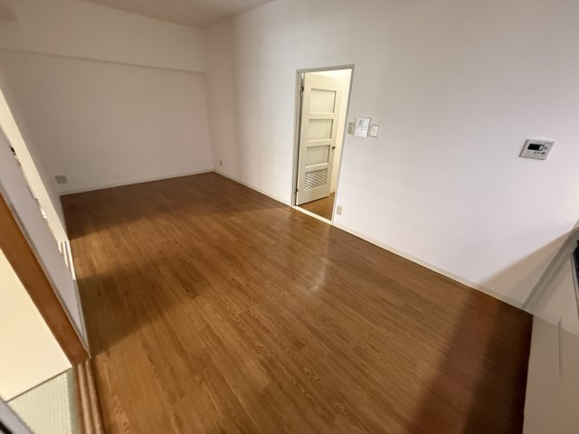 グリーンパレス千里中央A棟の居間・リビング