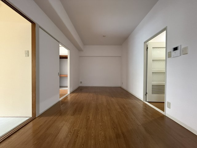 グリーンパレス千里中央A棟の居間・リビング