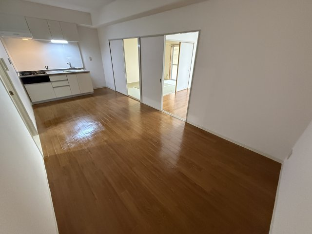 グリーンパレス千里中央A棟の居間・リビング