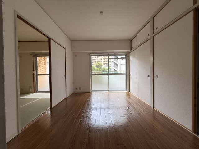 グリーンパレス千里中央A棟の居間・リビング