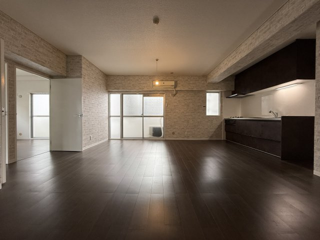 サンロイヤル池田駅前の居間・リビング