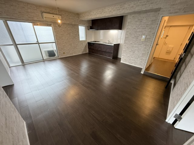 サンロイヤル池田駅前の居間・リビング