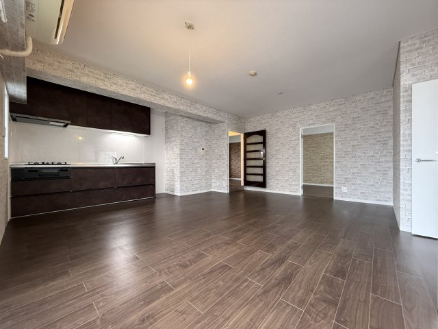 サンロイヤル池田駅前の居間・リビング