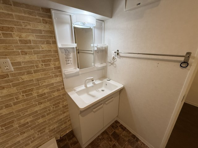 サンロイヤル池田駅前の独立洗面台