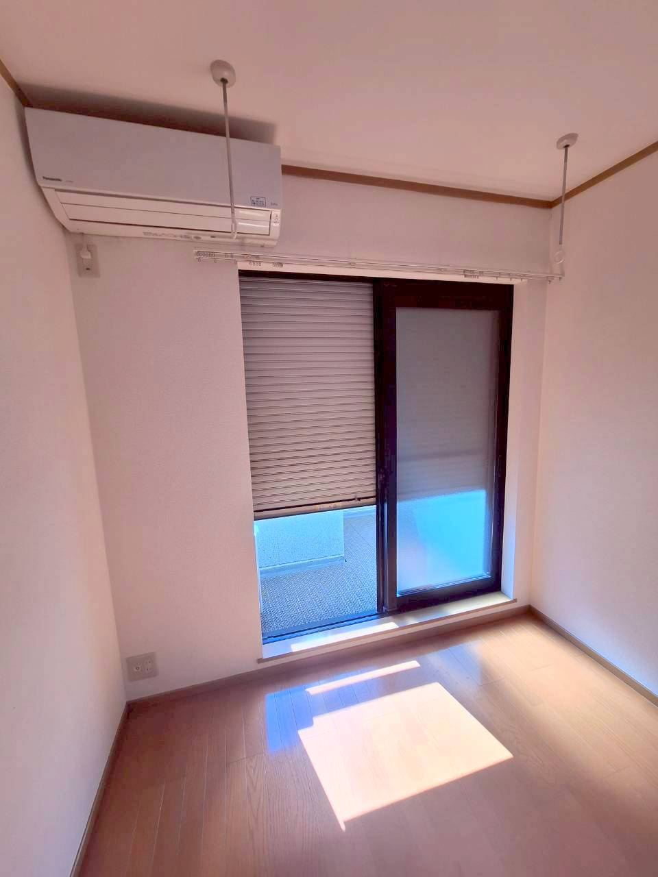 メゾンＮのセキュリティ|★防犯シャッターと便利な室内物干しフック★