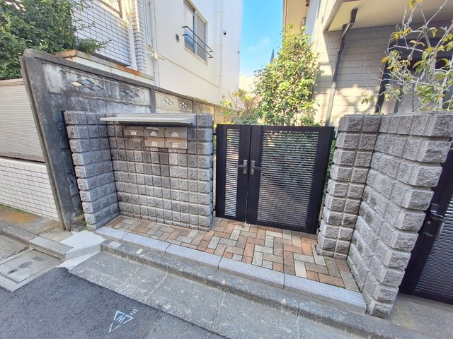 メゾンＮのエントランス|★エントランス門扉あり★