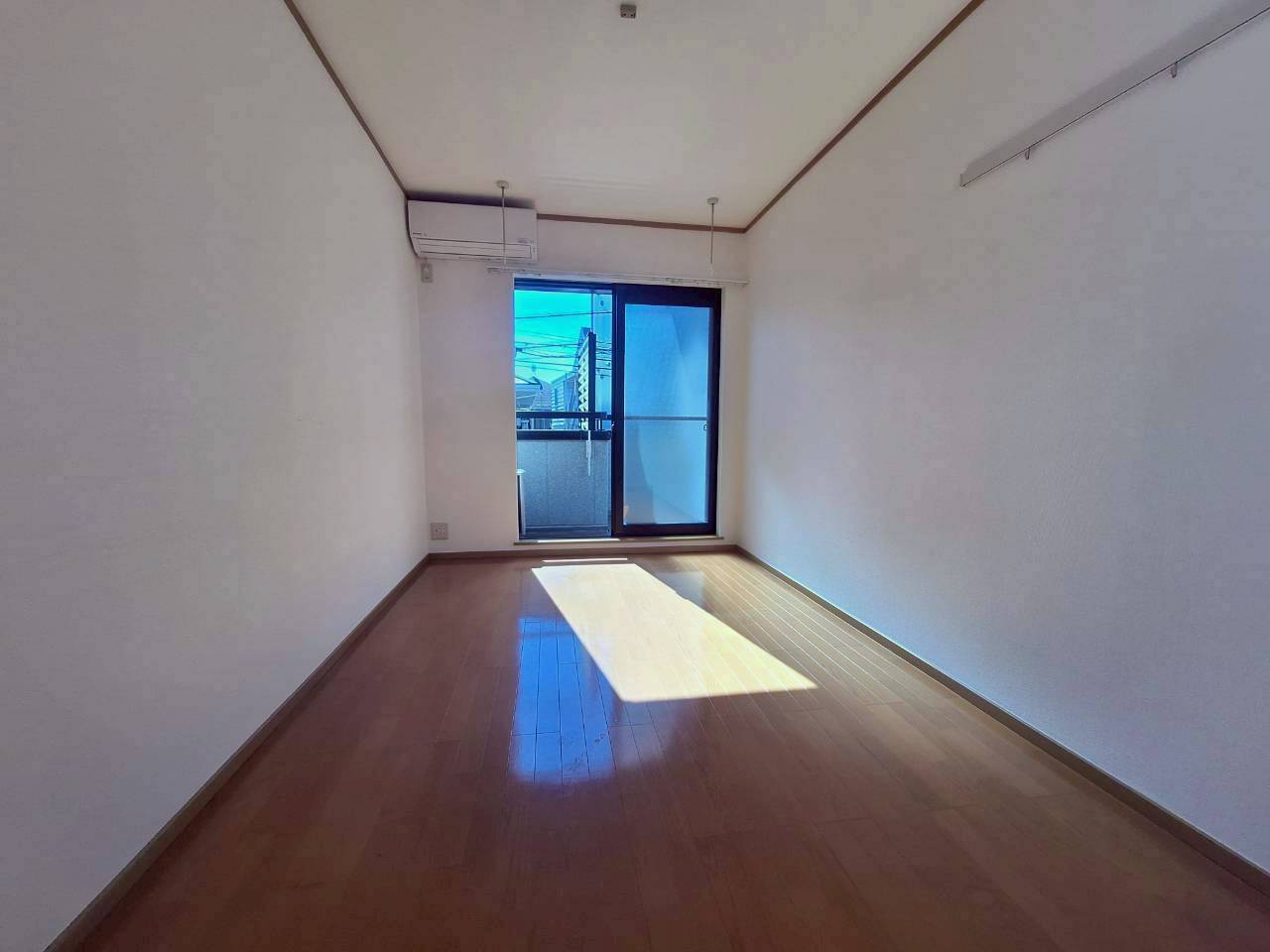 メゾンＮの居間・リビング|★最上階南向き角部屋で日当り良好★