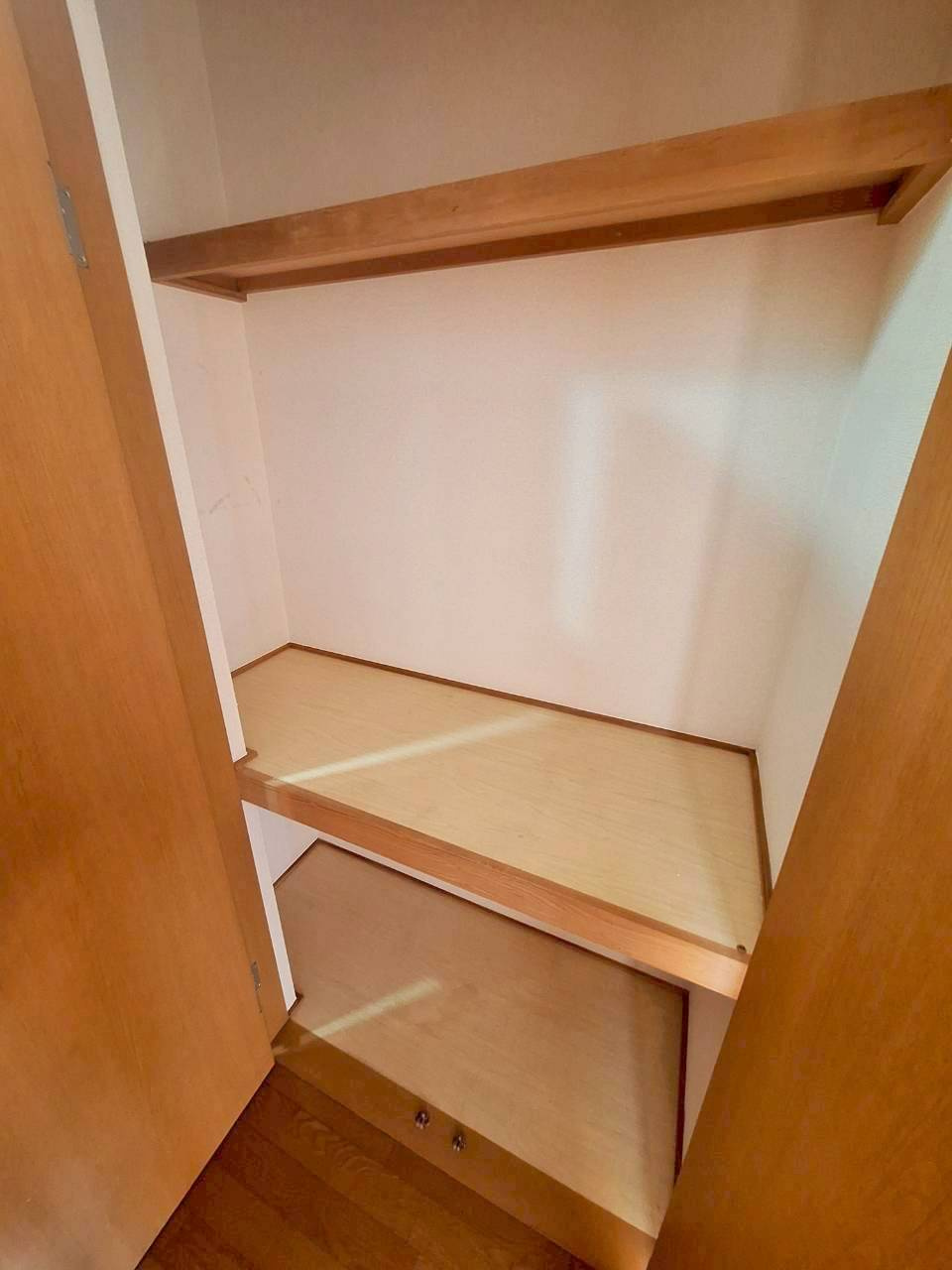 メゾンＮの収納|★収納は廊下にあるためお部屋が広く使えます★