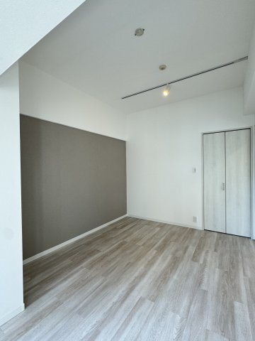 プライムアーバン千住の洋室