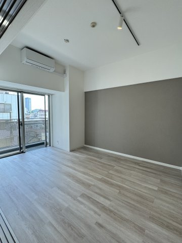 プライムアーバン千住の洋室