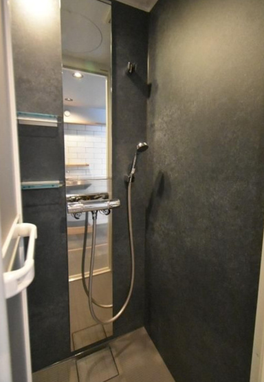 【シャワールーム】