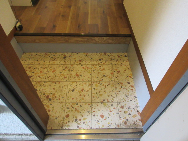 エバーグリーンハイツの玄関