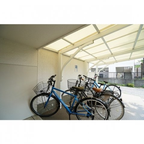 ルミエール本宿弐番館の外観|駐輪場