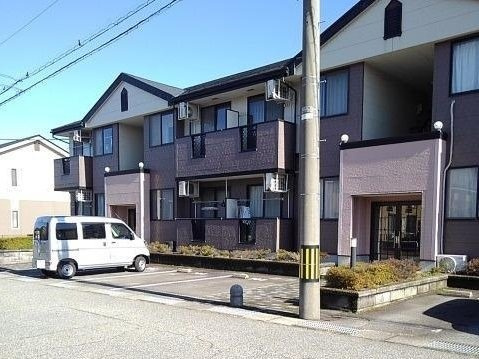 ヴィラノールＣの駐車場