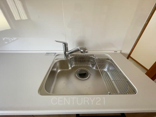 前橋市鳥取町1期中古一戸建てのキッチン|浄水器付きです。