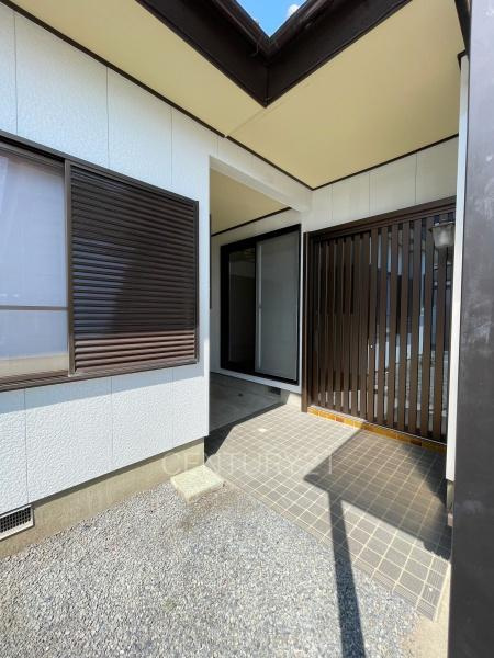 前橋市鳥取町1期中古一戸建ての玄関
